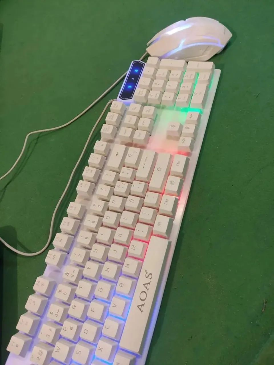 Vendo teclado e mouse