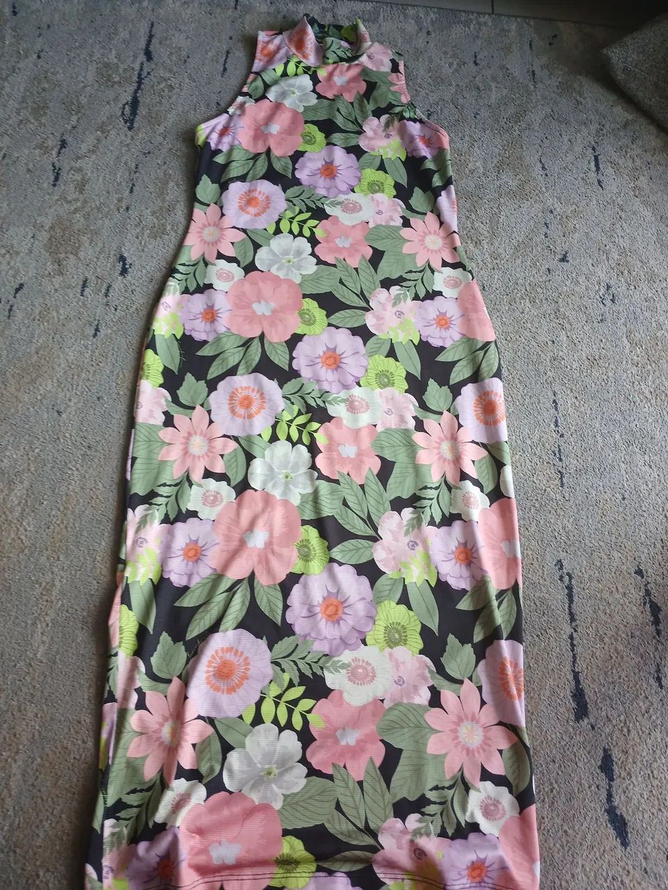 Vestido com.estampa floral - Foto 2