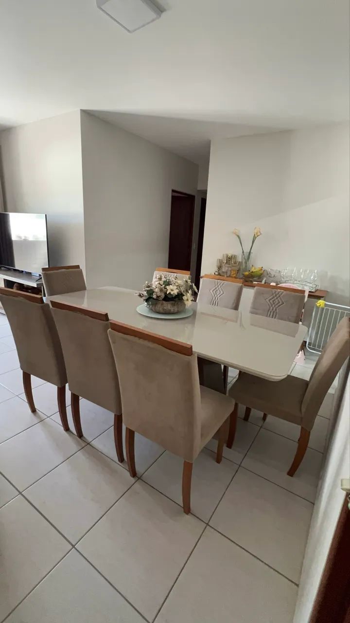 Mesa de jantar 8 cadeiras