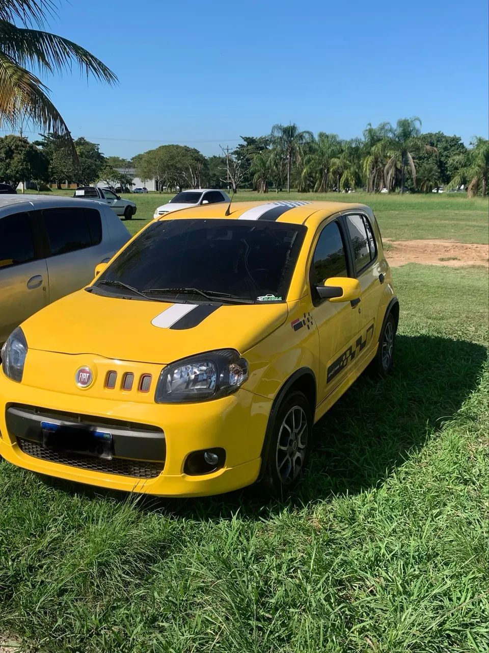Fiat Uno Sporting 1.4 EVO Fire Flex 8V 4P 2012