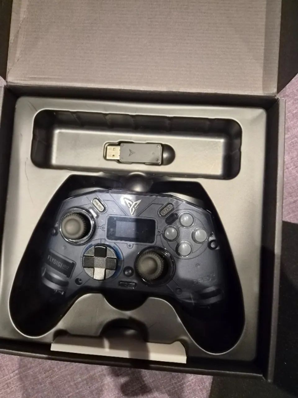 Controle Flydigi Apex 3 com dock de carregamento  - Foto 2
