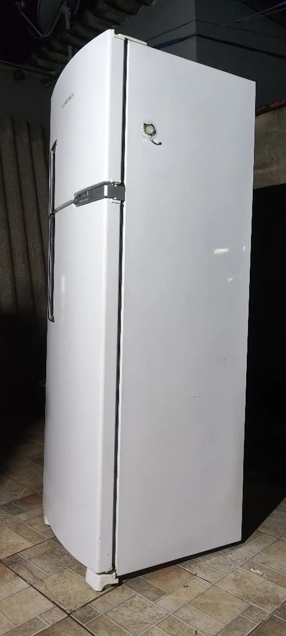 Geladeira 127v 400L funcionando perfeitamente  - Foto 2