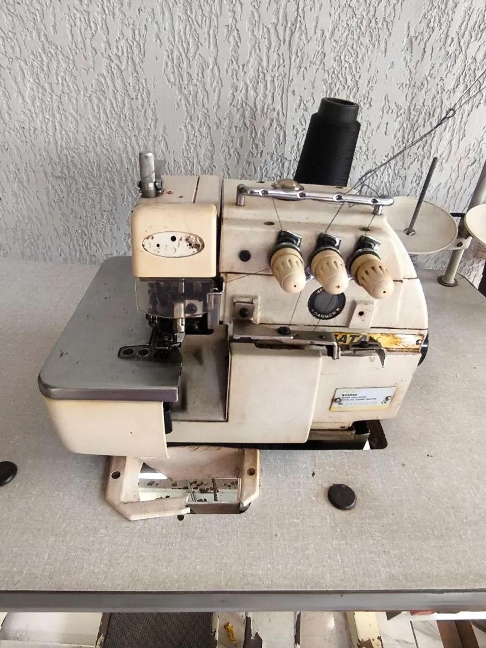 Máquina Overloque Yamata 