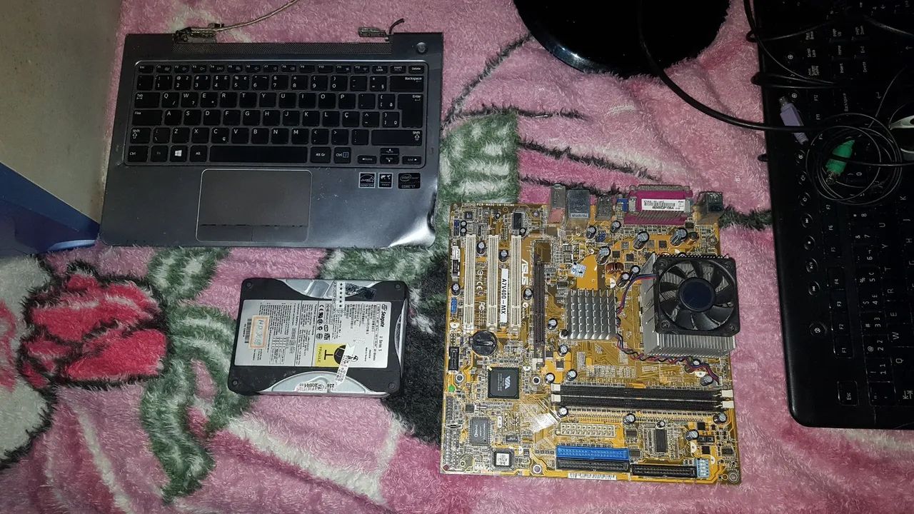 Computador antigo windows xp + peças de brinde 403064566548408324