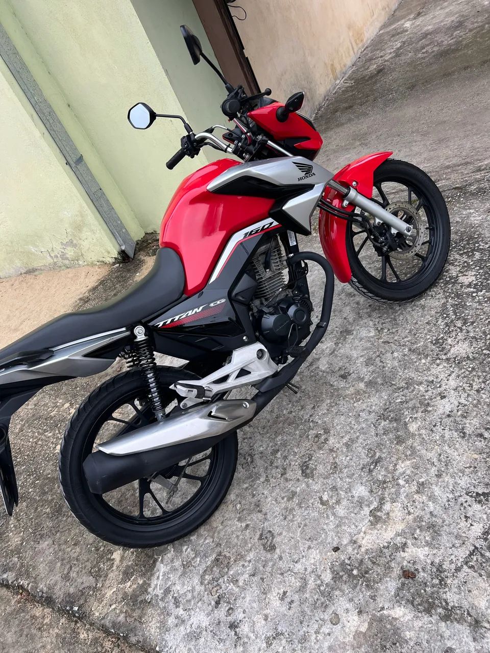 Titan 160