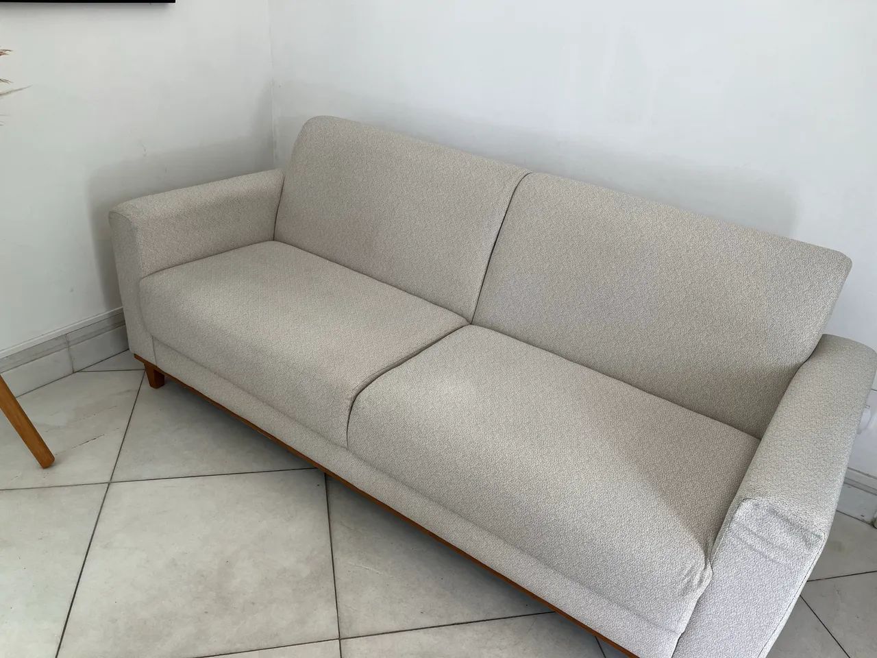 Vendo sofá seminovo acabou de ser lavado a seco!  - Foto 4