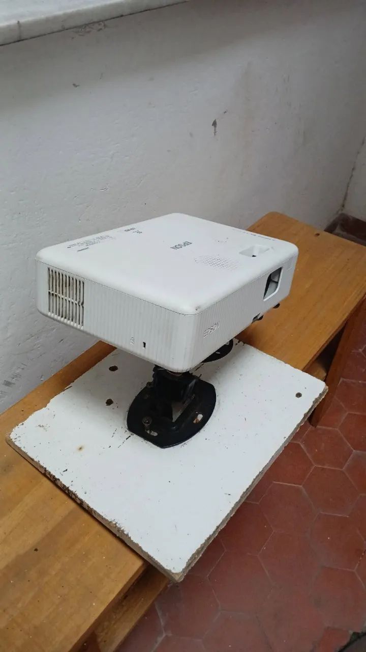 Projetor Epson branco. - Foto 4