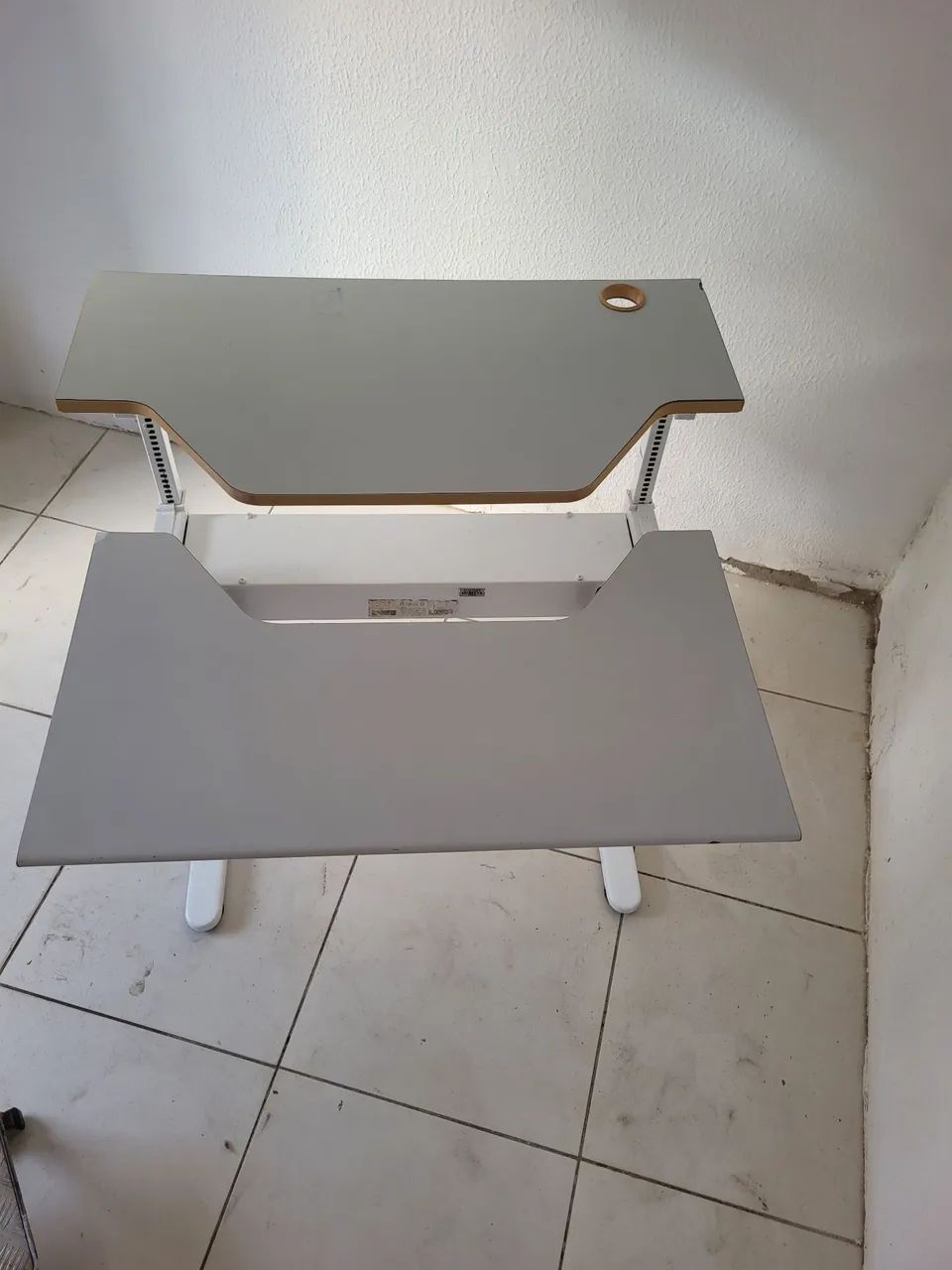 Mesa  com regulagem de  altura  - Foto 2