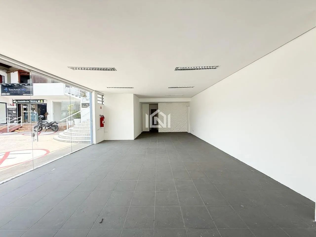 Sala comercial térrea para Locação no miolo da Granja Viana - Foto 4