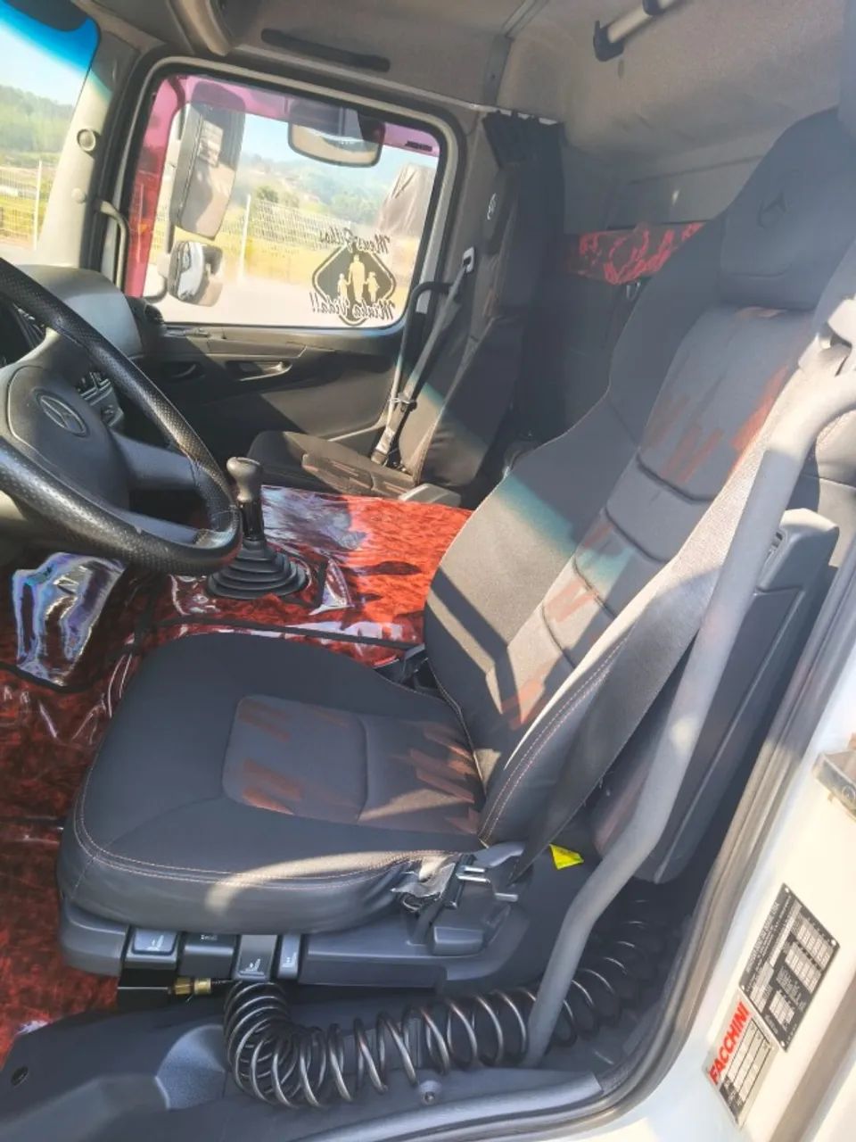 Mercedes Atego 2426 6x2 Baú - Foto 2