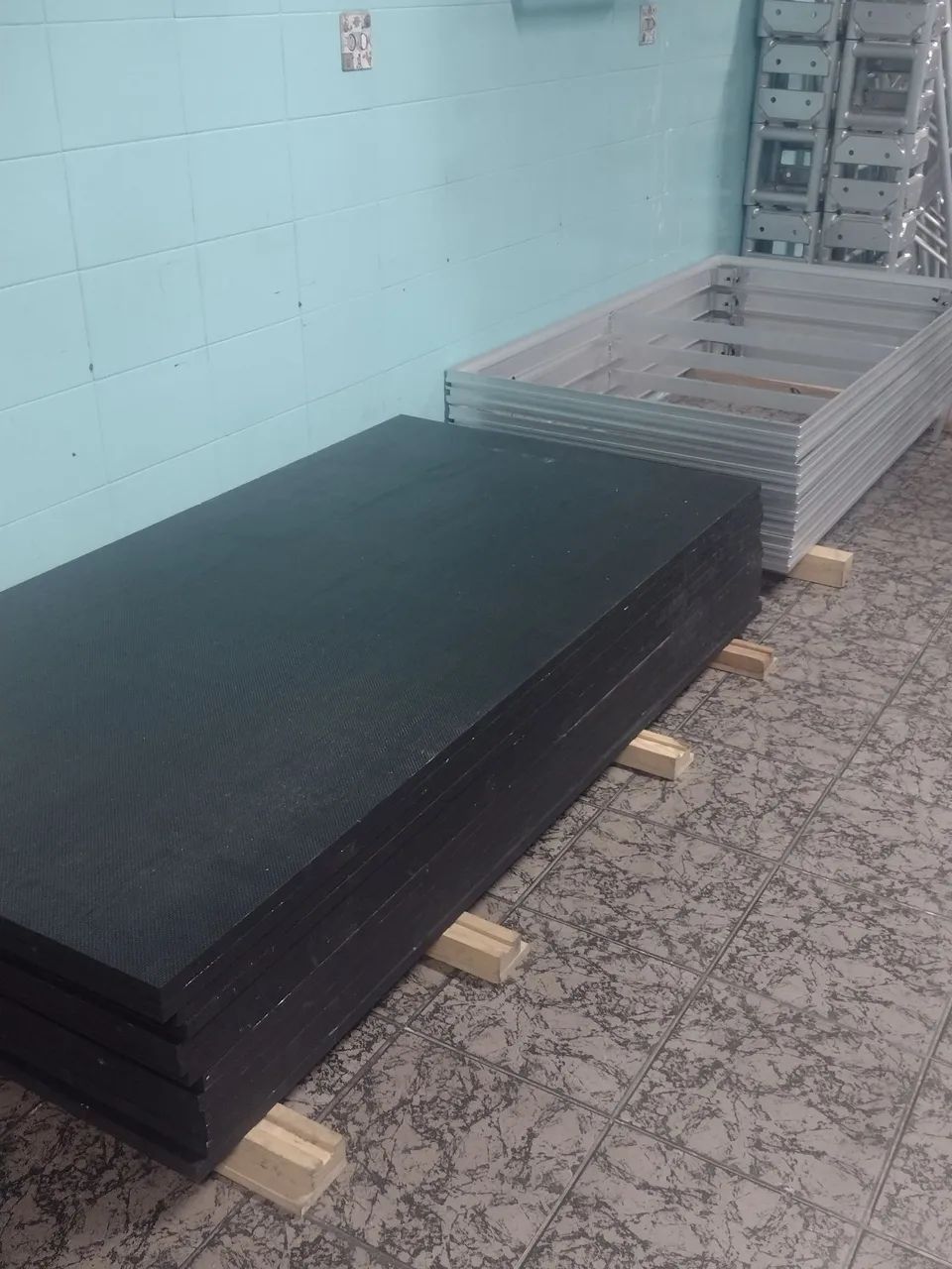 Praticável 2 x 1 novos a pronta entrega....valor referente a placa com pés consultar valo - Foto 5