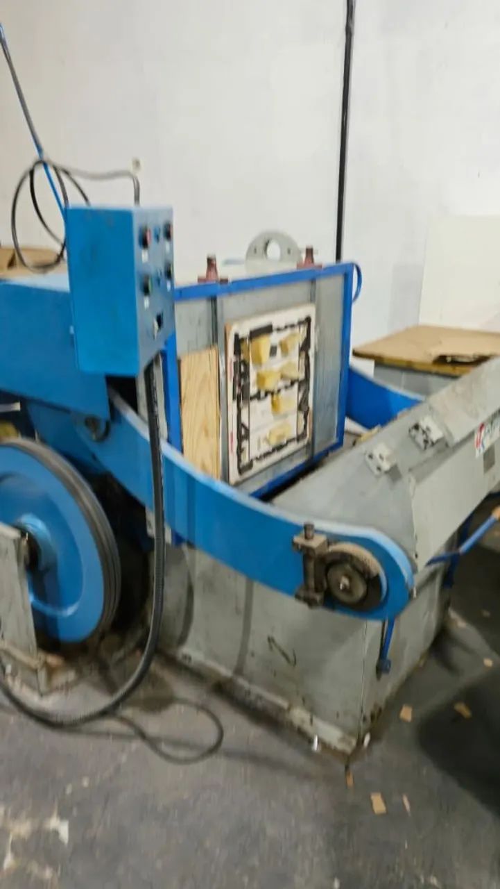 Maquina corte e vinco boca de sapo