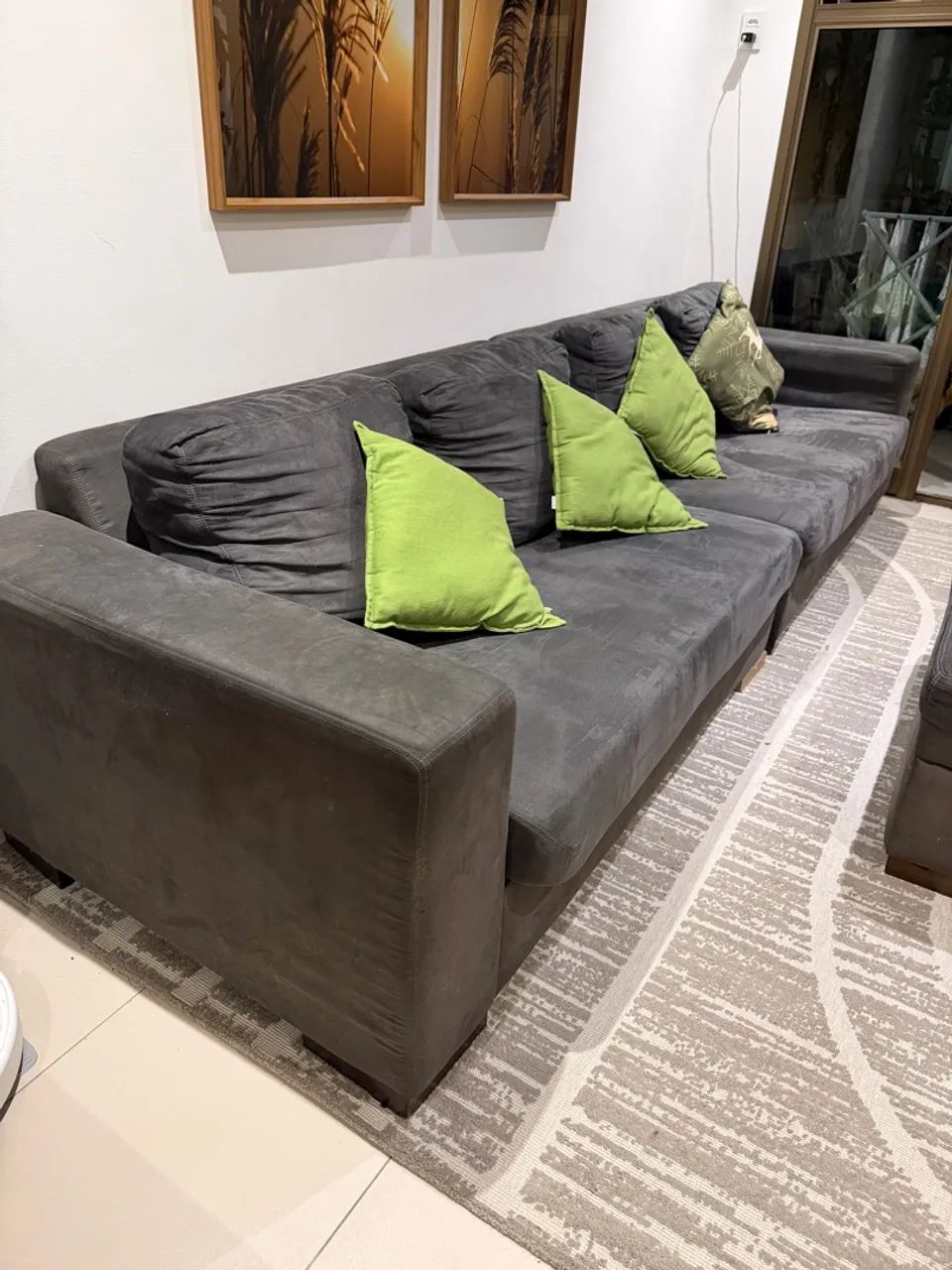 Sofá lindo e enorme, 3 metros no total, sued cinza - Foto 3