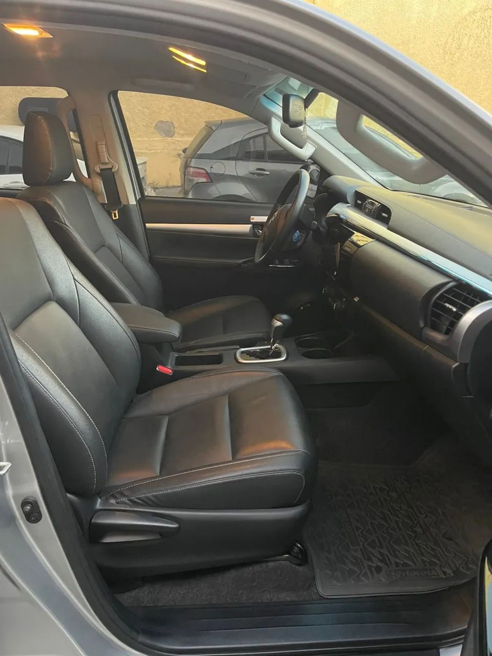 Toyota Hilux CD SRV 4X4 2.8 TDI Diesel Aut. 2024 - Foto 7