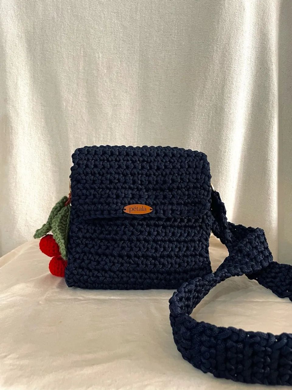 Bolsa de crochê com chaveiro 