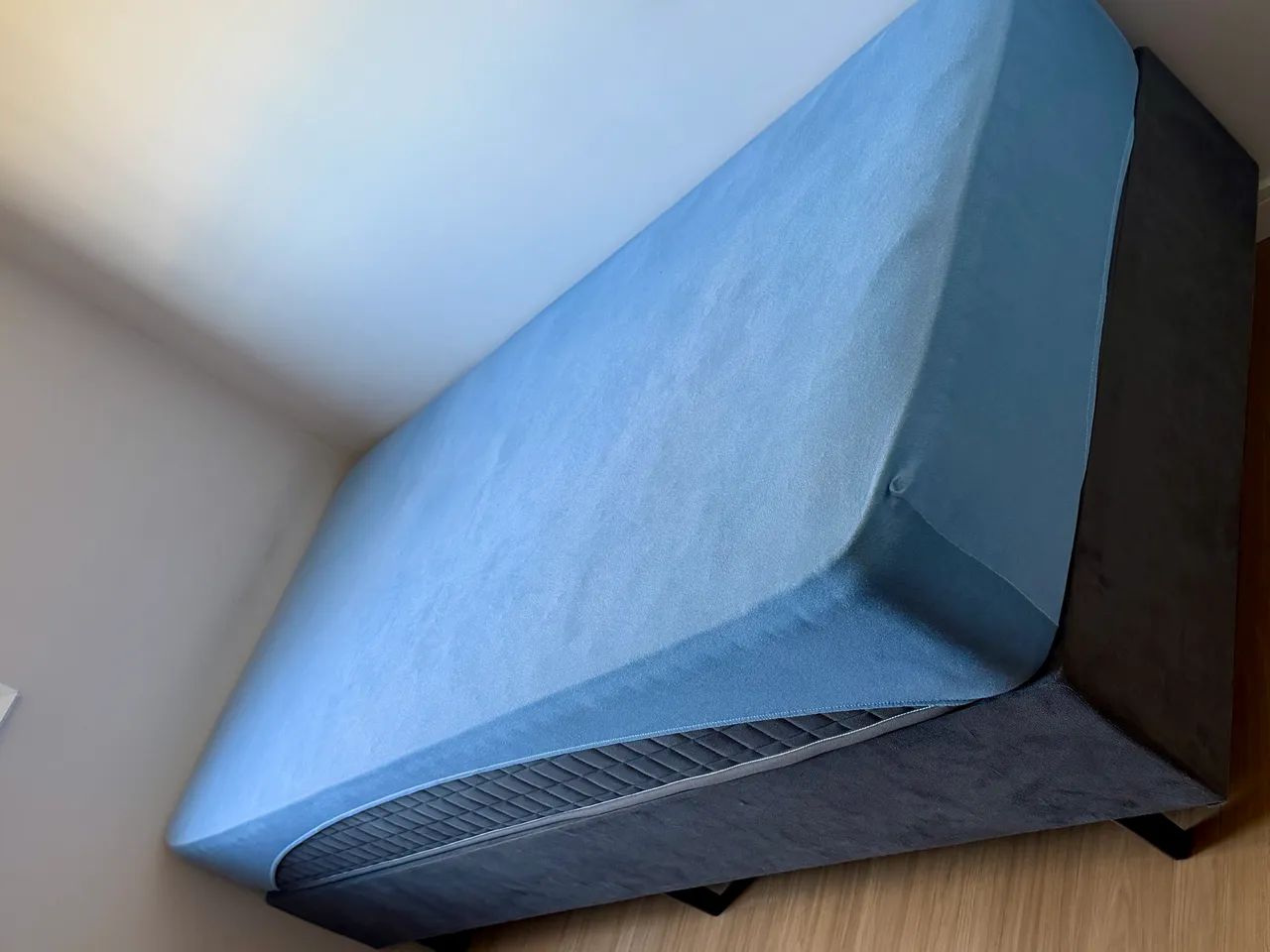 Cama e colchão solteiro 