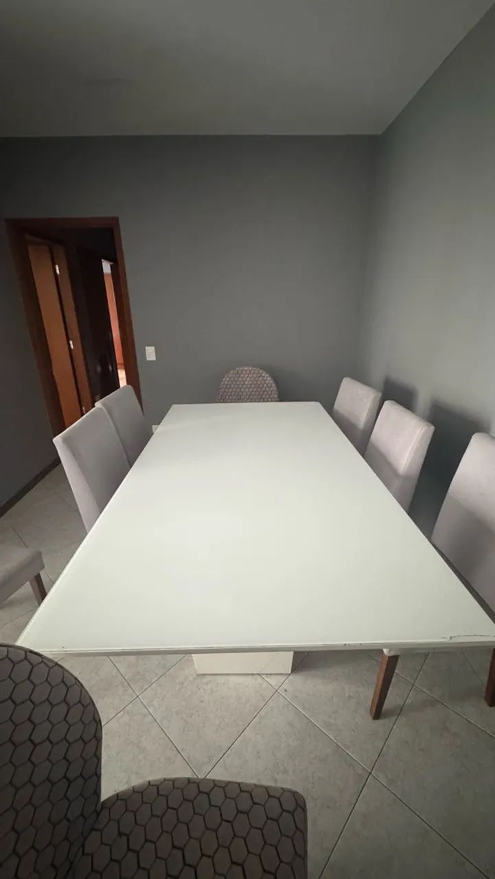 Mesa com 8 cadeiras