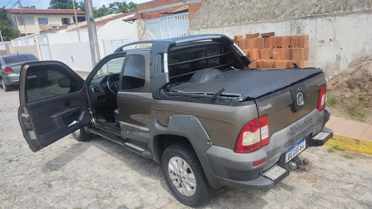 Fiat Strada Adventure1.8/ 1.8 Locker Flex CD 2013 - Foto 5