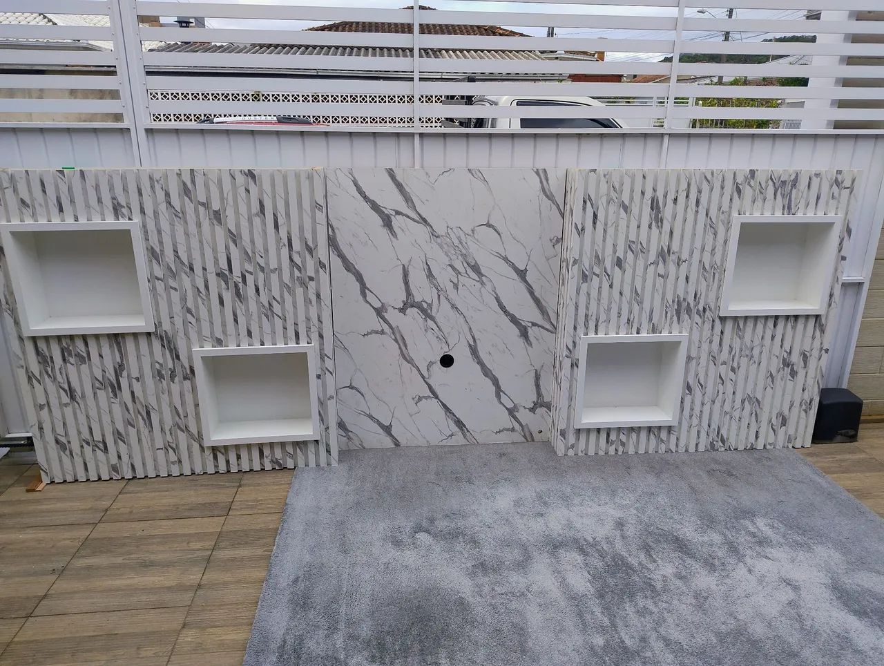 Ripado com nichos e painel