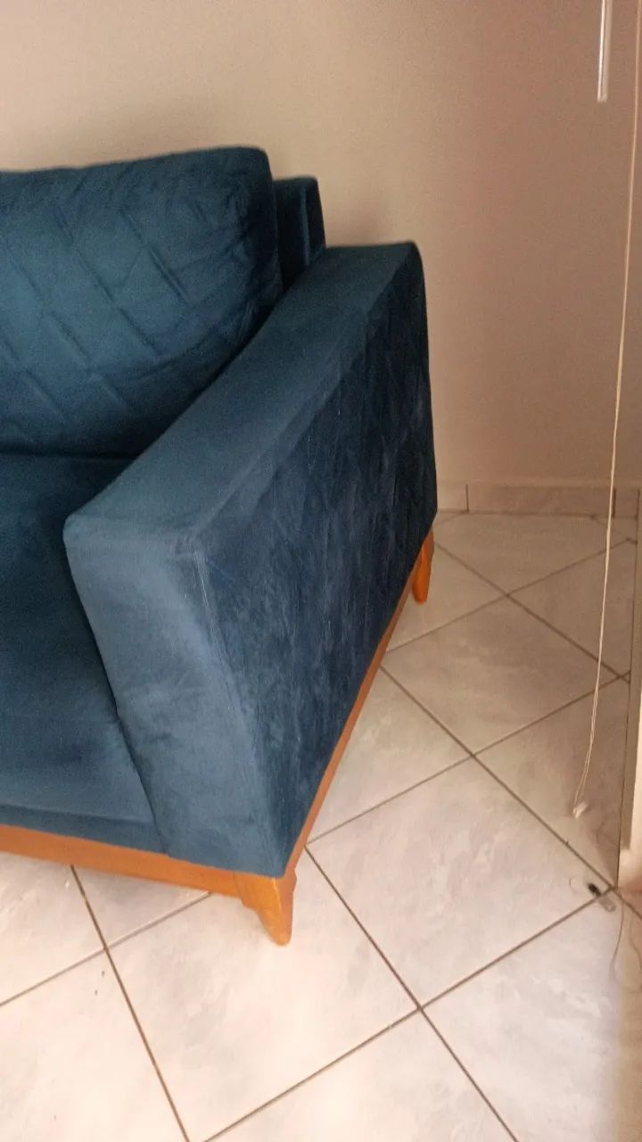 Sofá pés de embuia um ano de uso - Foto 3