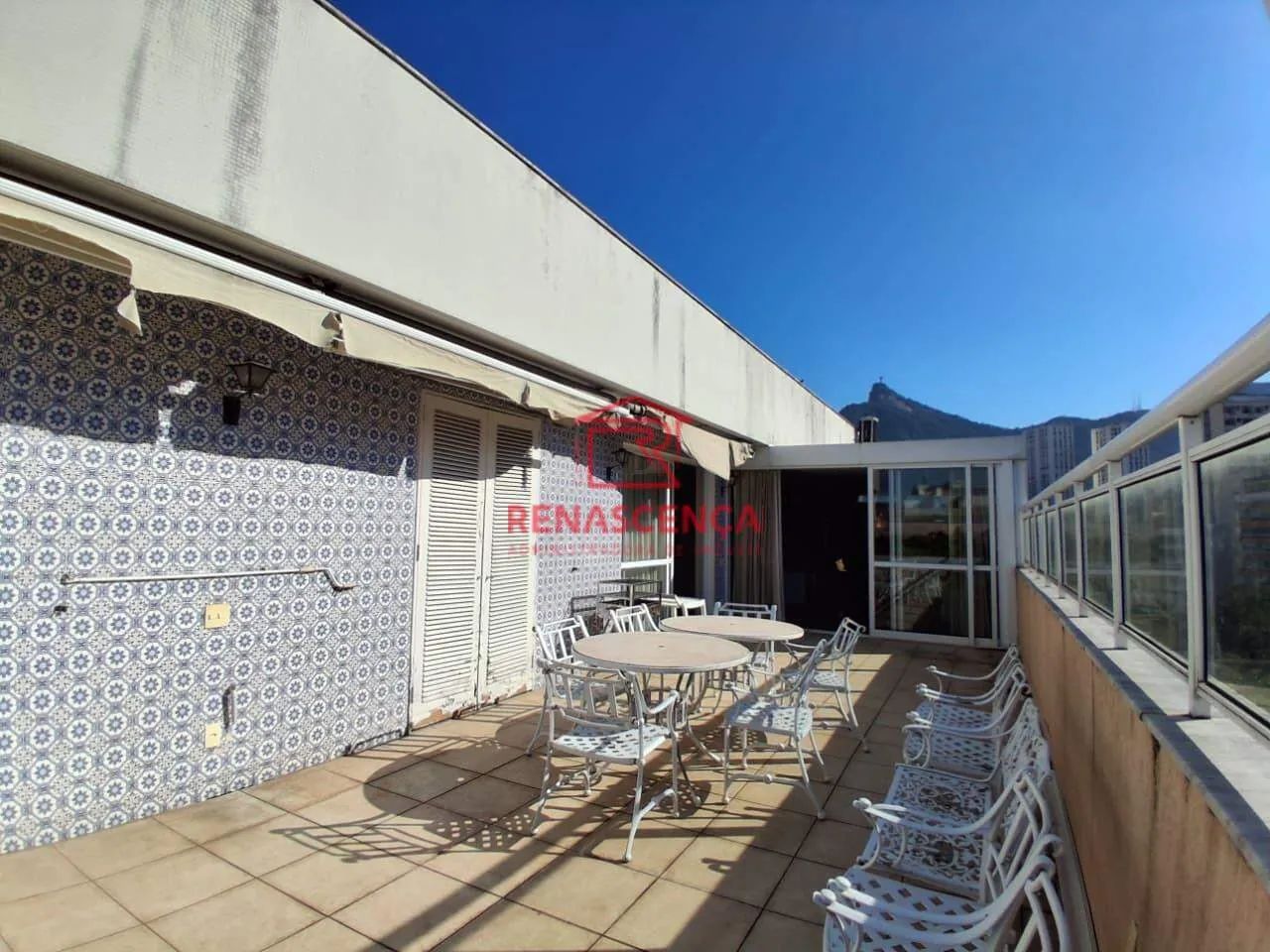 Cobertura com 4 Quartos e Terraço em Laranjeiras.