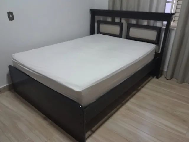 Cama casal com colchão 