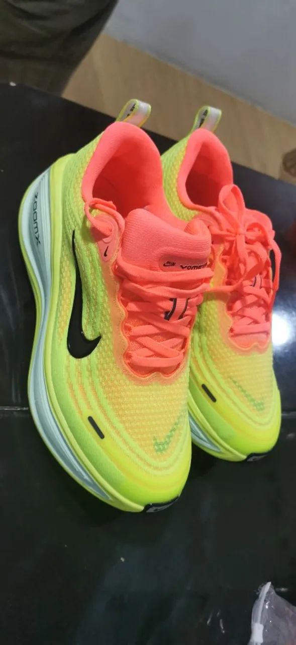 XYZ TÊNIS NIKE VOMERO PLUS N39 UNISSEX NOVO - Calçados Esportivos