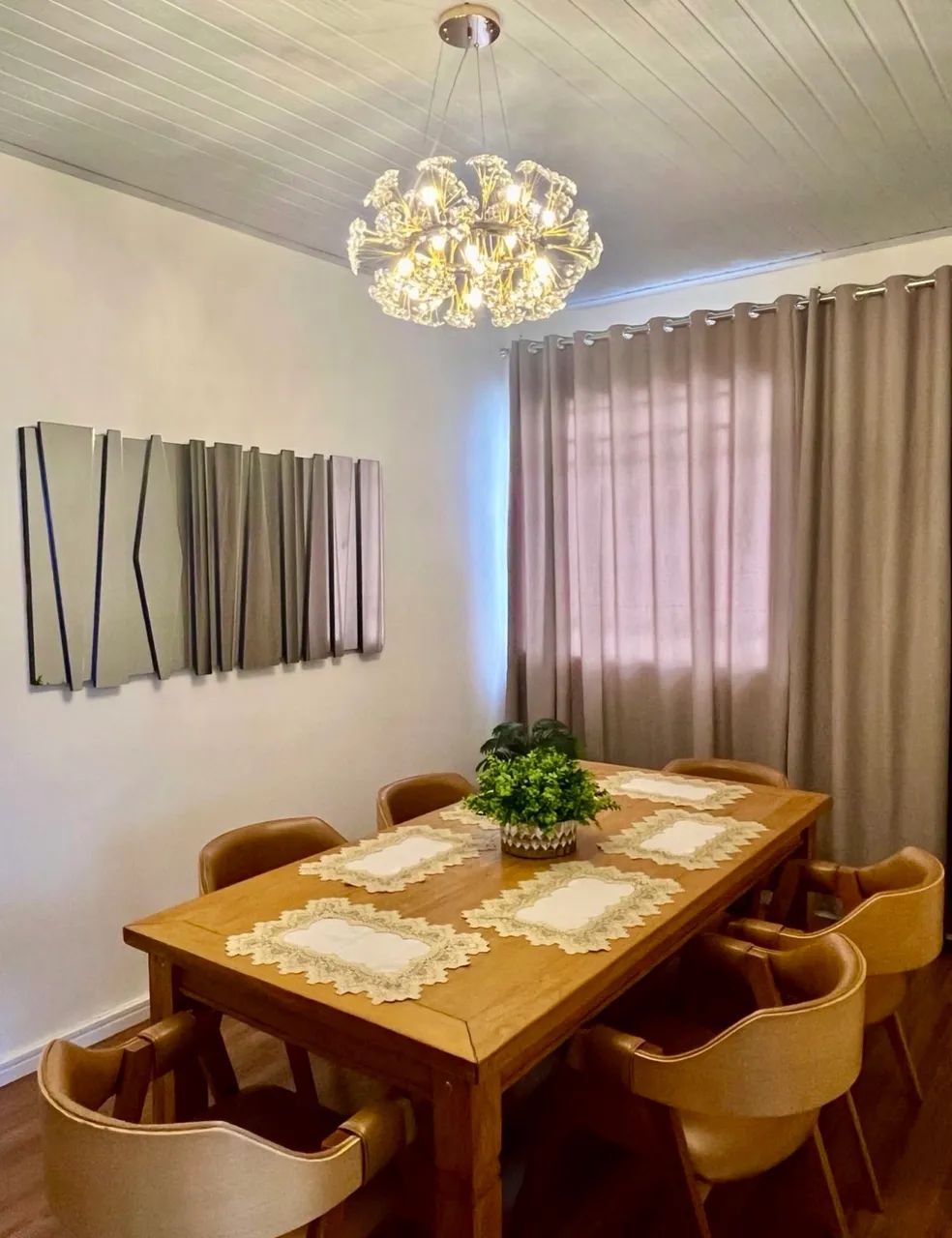 Mesa de jantar retangular maciça com 6 cadeiras