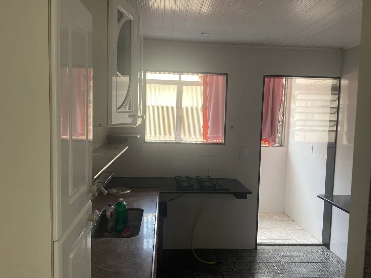 Alugo Apartamento na Barra.