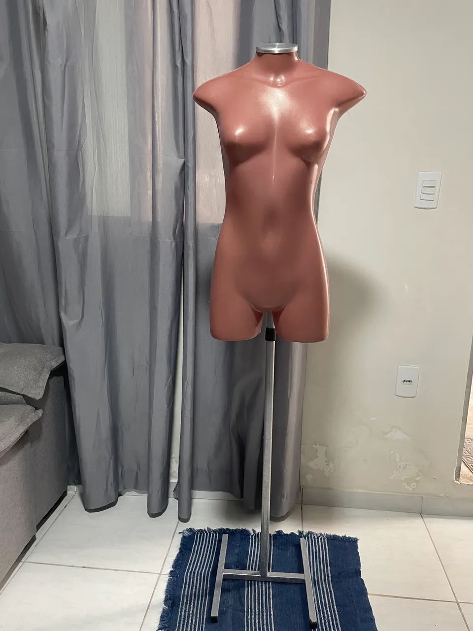 MANEQUIM COM BASE- PMG MEIO CORPO - Foto 2