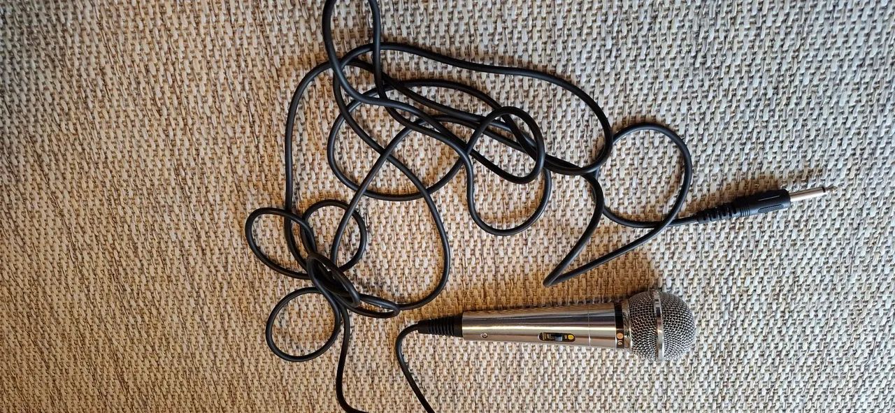 Microfone LG Dynamic Microphone