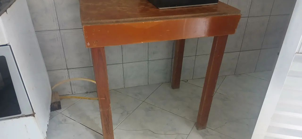 MESA DE MADEIRA 