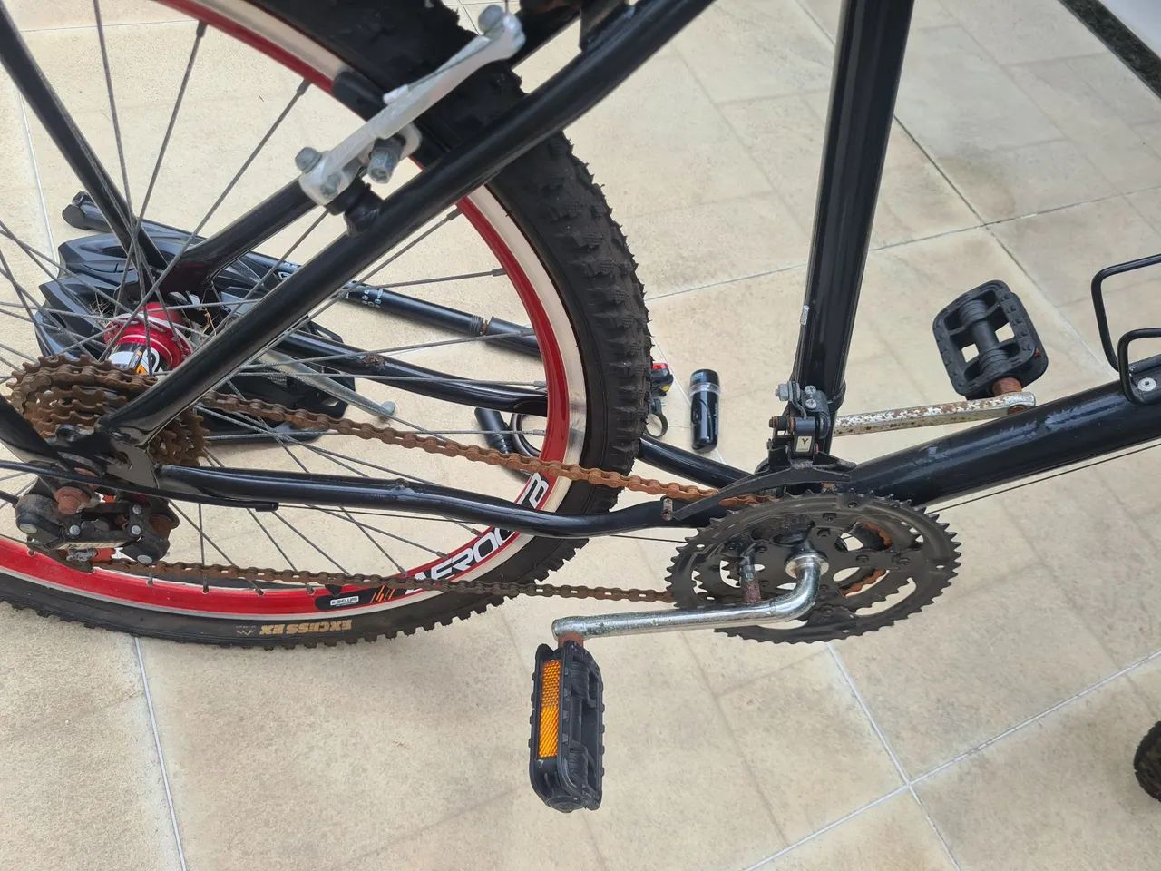 Vende-se bicicleta e acessórios  - Foto 4