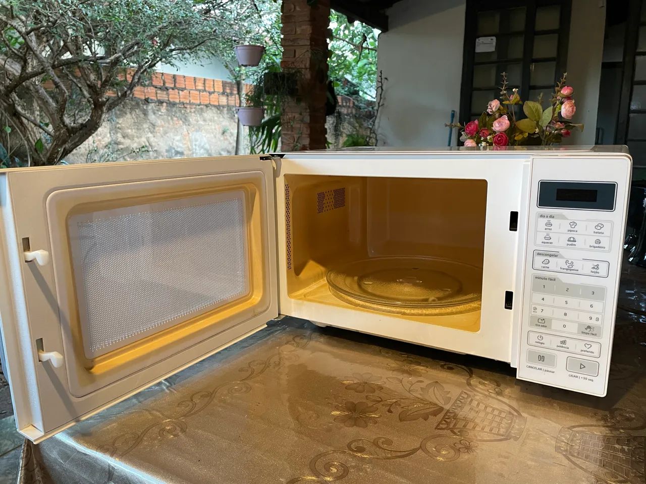 Microondas Midea 27 litros 220V - Foto 5