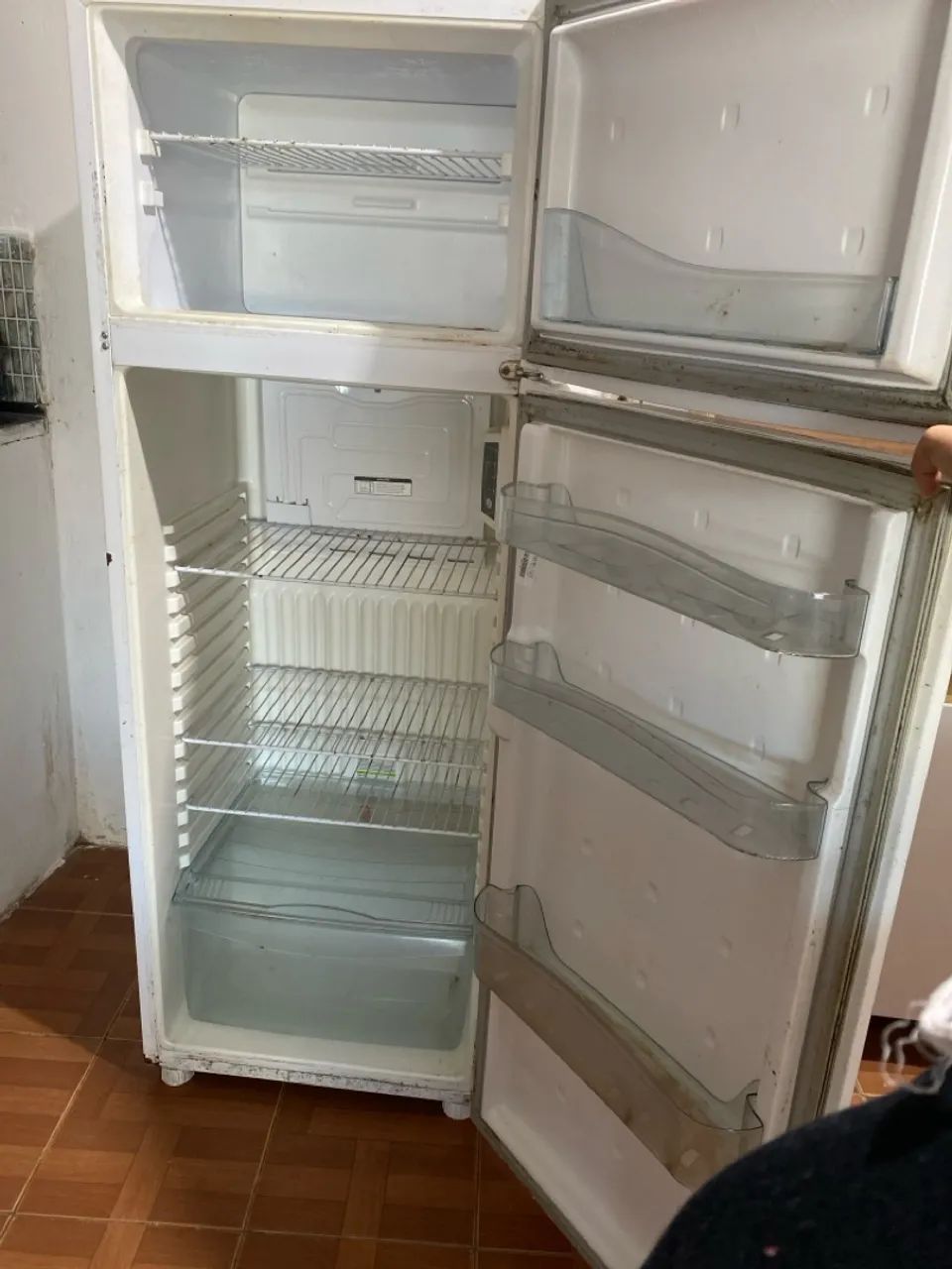 Geladeira em perfeito estado, ( Motor com problema ). - Foto 2
