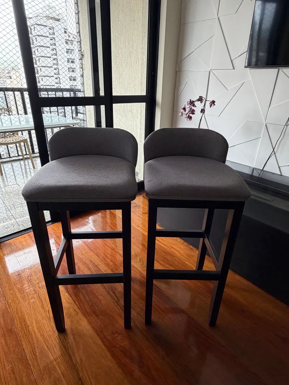 Vendo kit com 2 banquetas  - Foto 2
