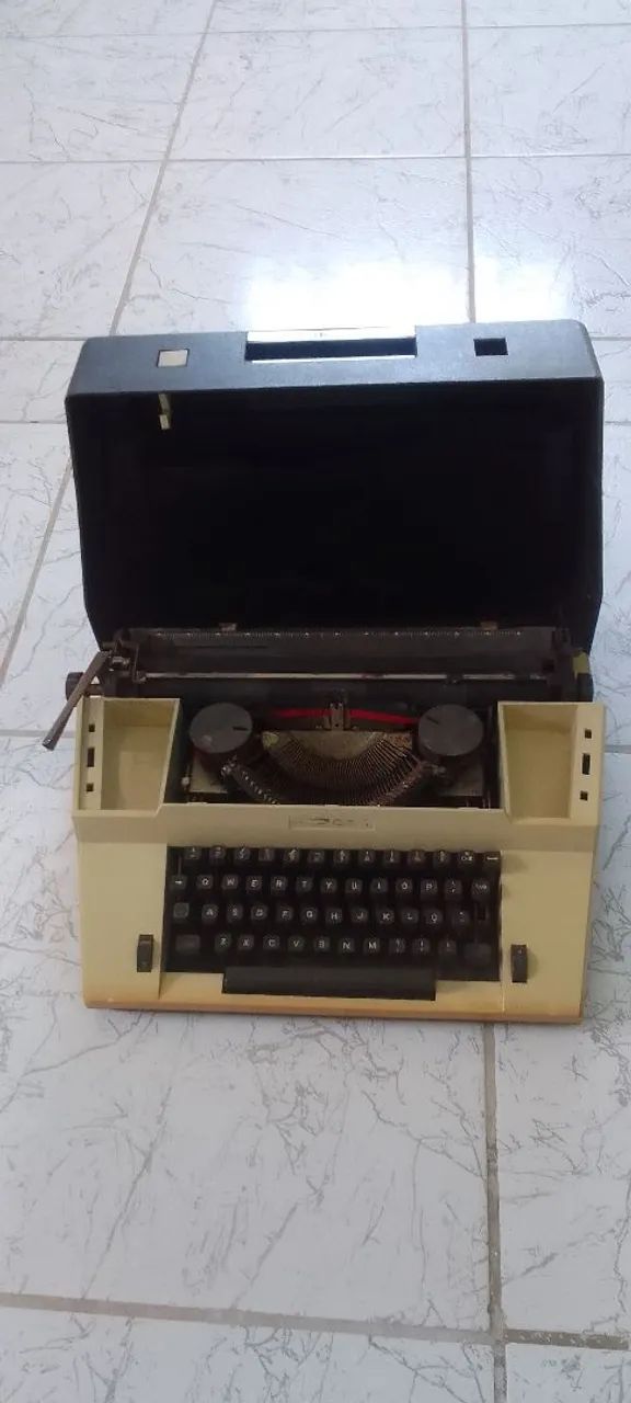 Maquina de escrever  - Foto 4
