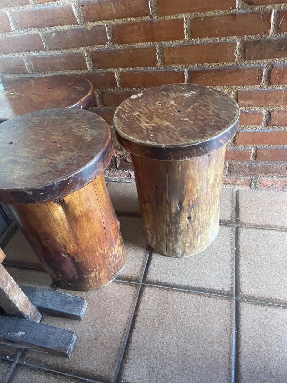 Bancos de madeira maciça - Foto 2