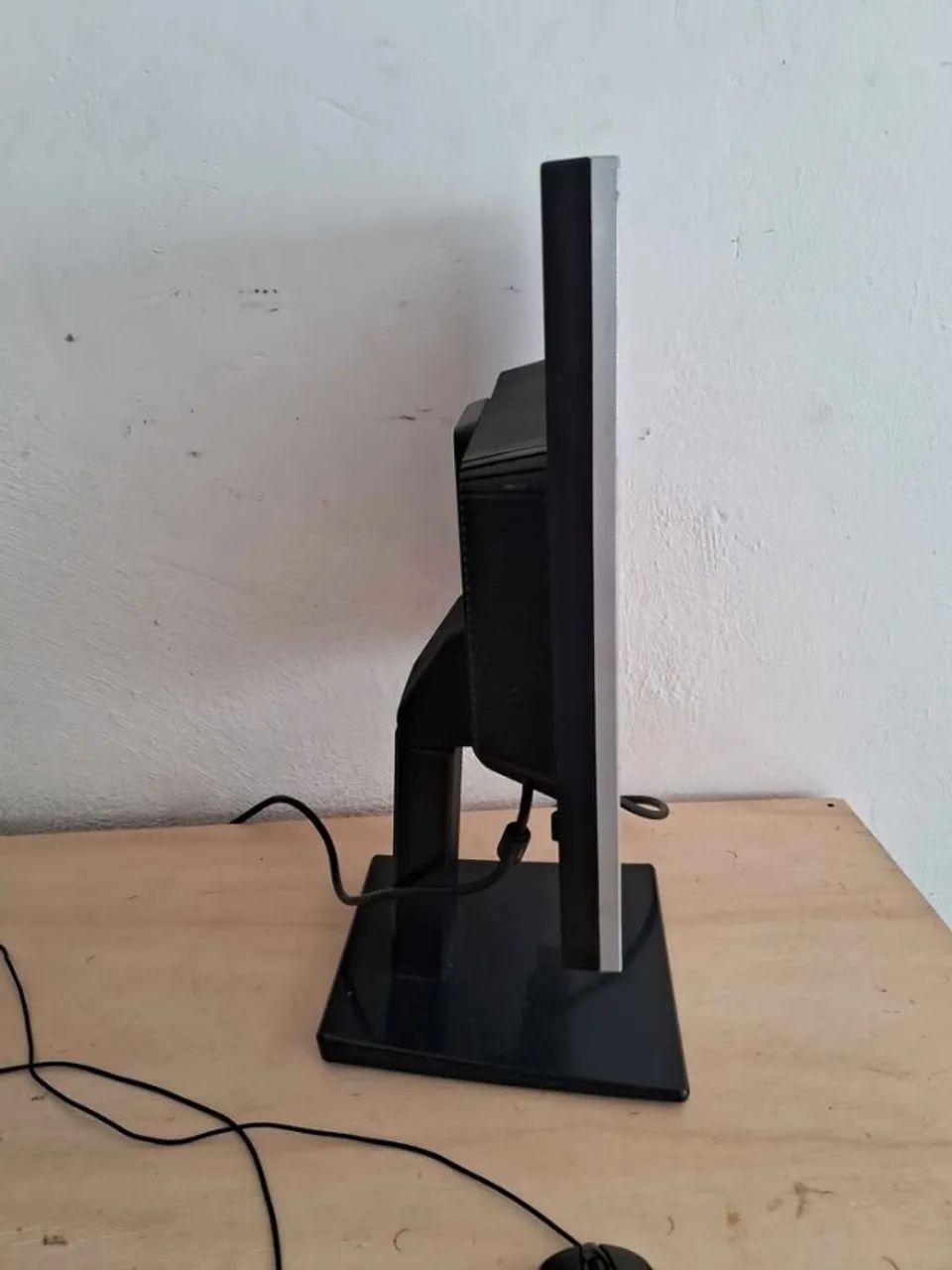 Monitor LG 15 polegada com regulagem de altura. - Foto 3