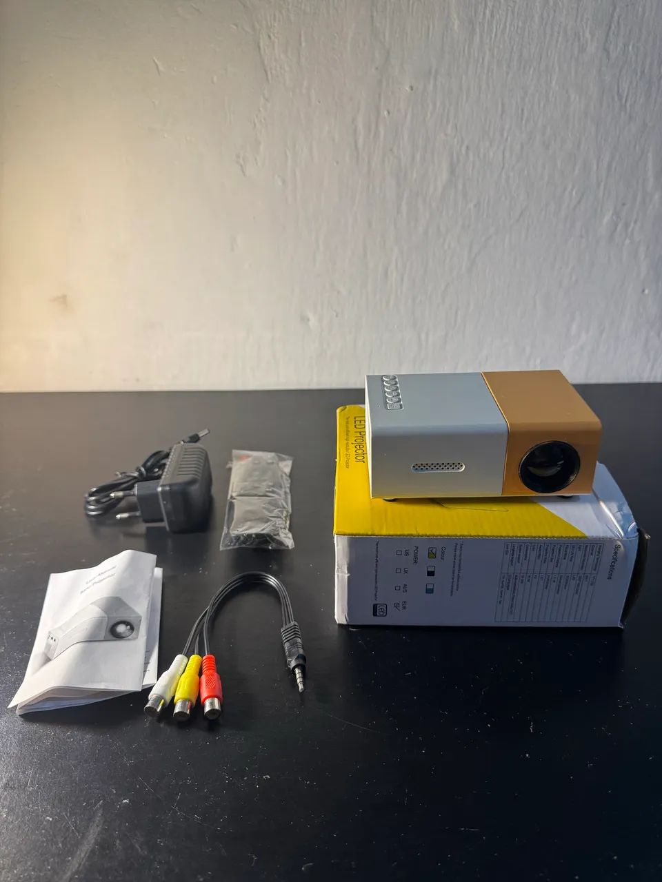 Mini projetor YG300 1080p usado Impecável - Foto 5