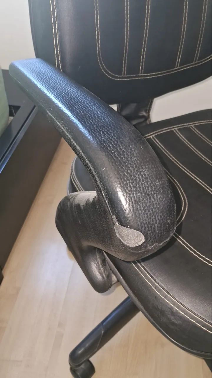 Vendo cadeira de escritório usada - Foto 4