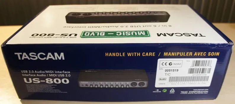 Caixa da placa TASCAM US-800