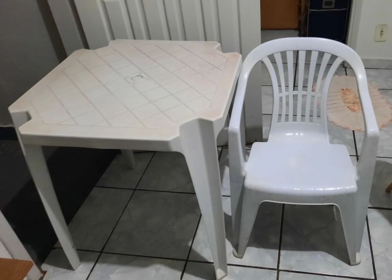 Vende se mesa com duas cadeiras  - Foto 2