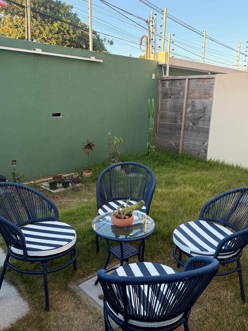 Conjunto 4 cadeiras e mesa - Foto 2