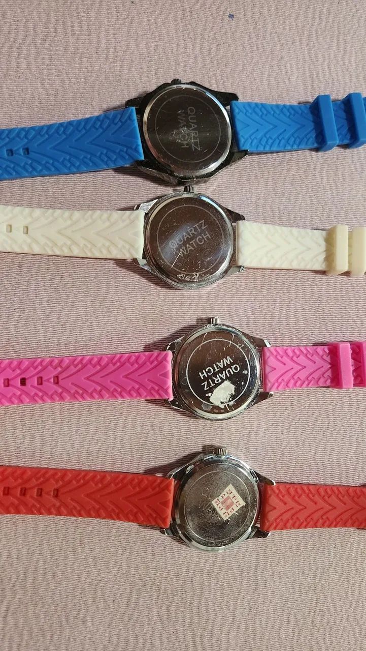 Lote 4 Relógios De Pulso Quartz Com Pulseira De Silicone  - Foto 3