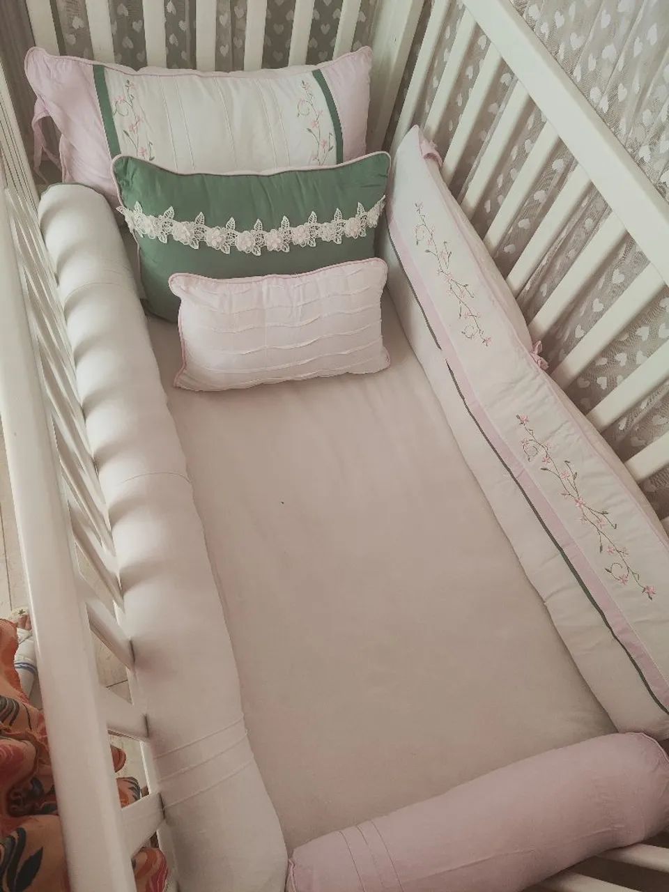 Kit berço bordado rosa com verde - Foto 3