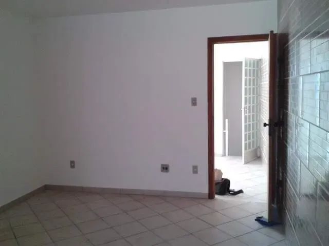 Casa geminada de 01 quarto no Estoril - Foto 3