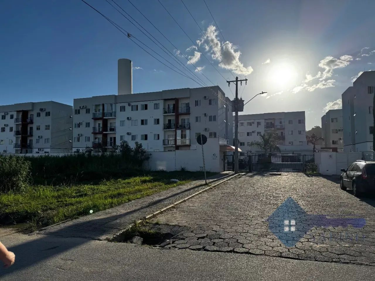 APARTAMENTO NO ARIRIU DE 2 QUARTOS - Foto 2