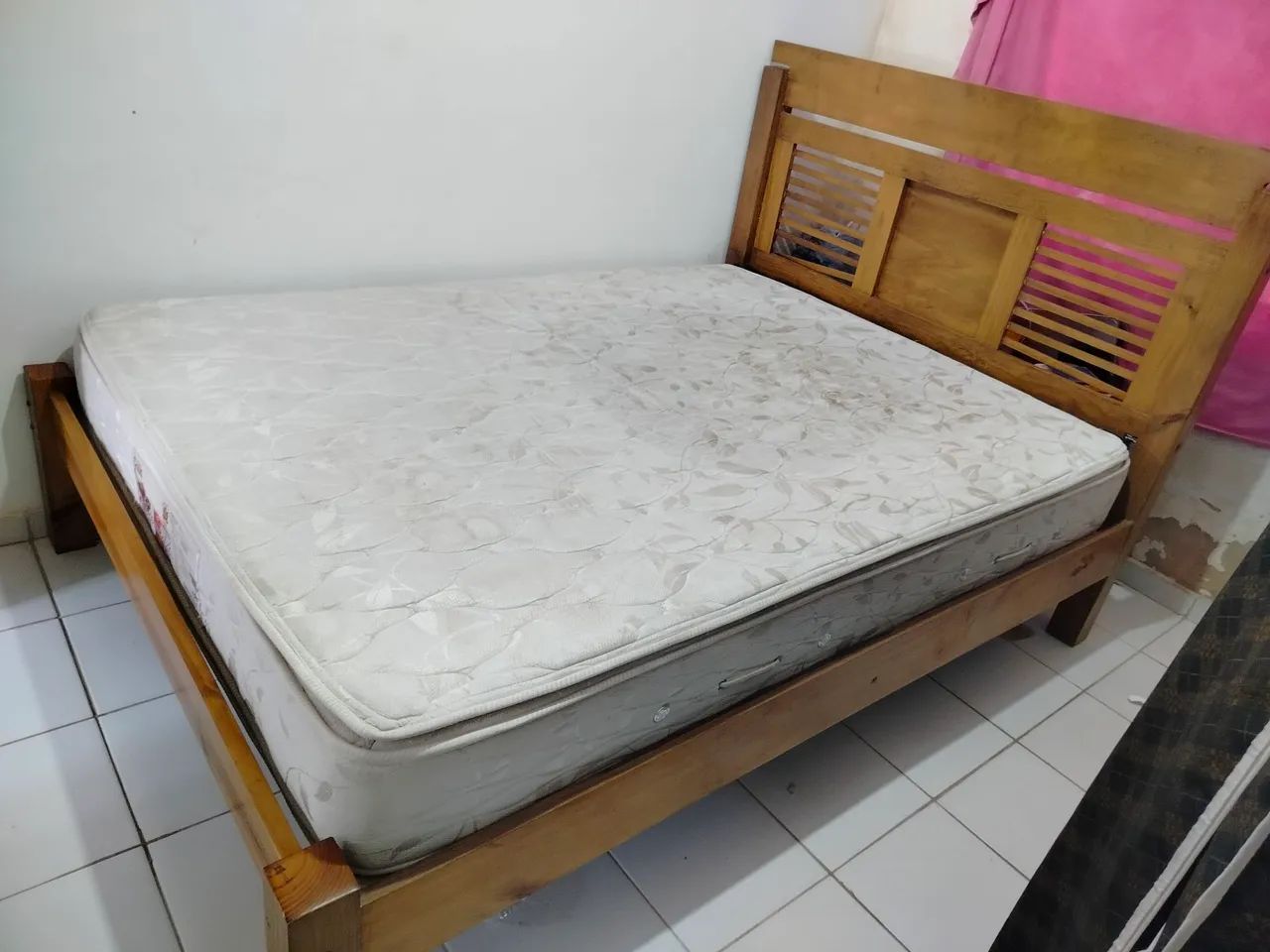 Vendo uma cama Onix de casal