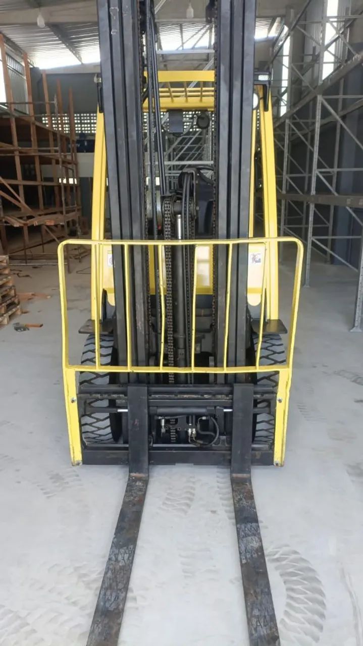 Empilhadeira Marca Hyster 2.5 Toneladas
